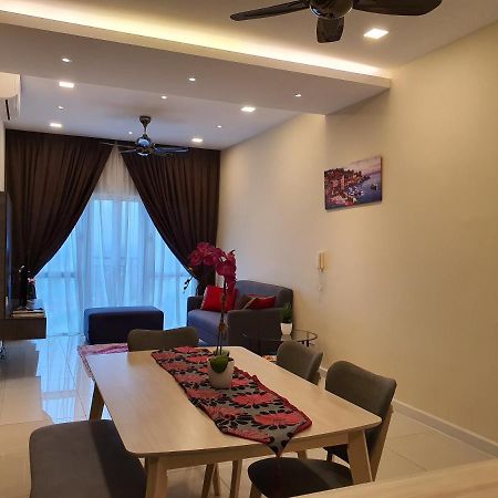 Southville Stay 2 @ Savanna Executive Suite Kampong Tangkas Exterior photo