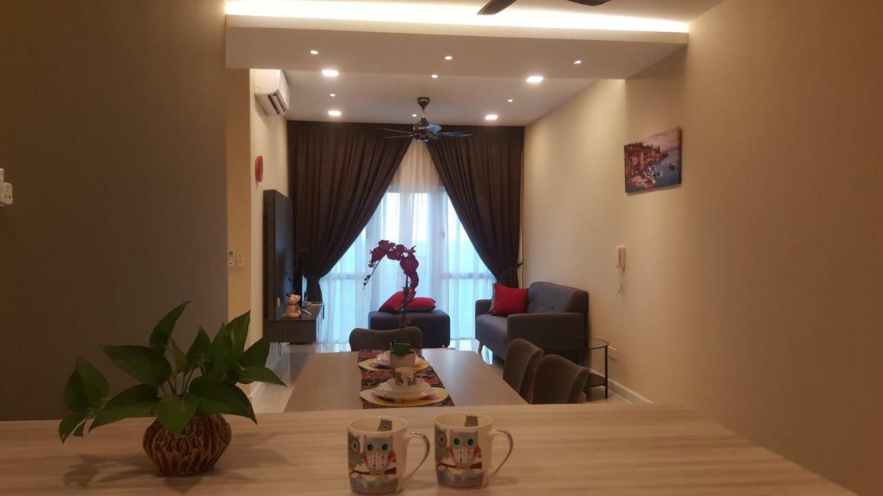 Southville Stay 2 @ Savanna Executive Suite Kampong Tangkas Exterior photo