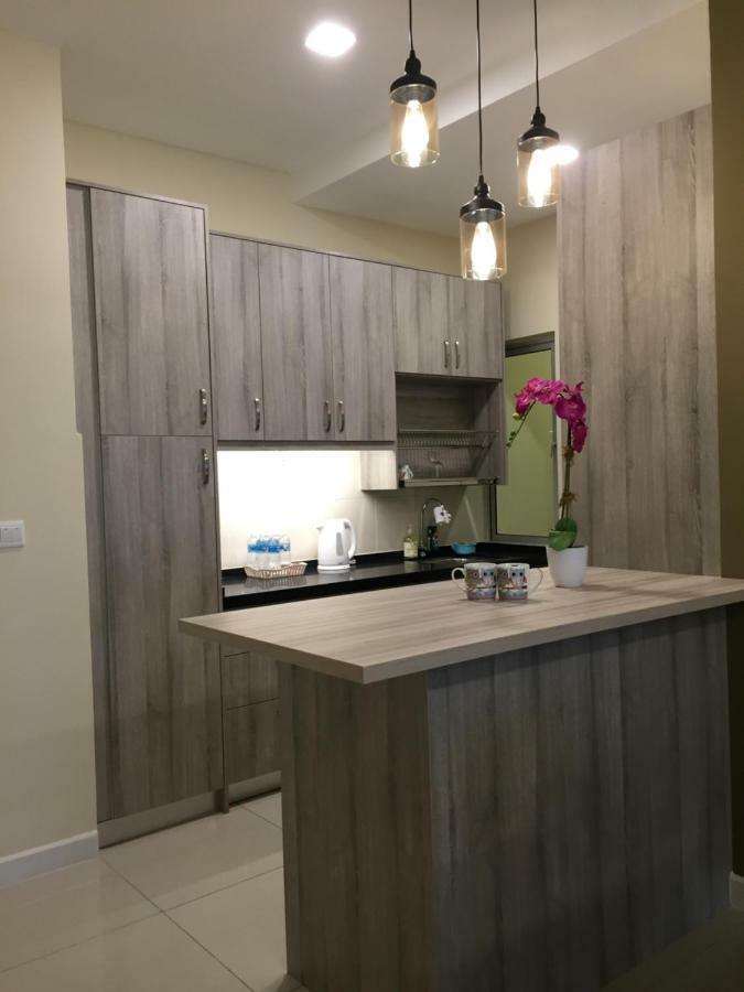 Southville Stay 2 @ Savanna Executive Suite Kampong Tangkas Exterior photo