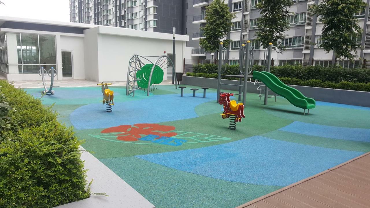 Southville Stay 2 @ Savanna Executive Suite Kampong Tangkas Exterior photo
