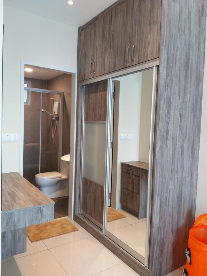 Southville Stay 2 @ Savanna Executive Suite Kampong Tangkas Exterior photo